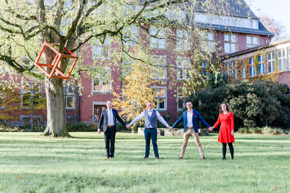 Ehe fuer alle: Mike und Alexandru im Standesamt Harburg